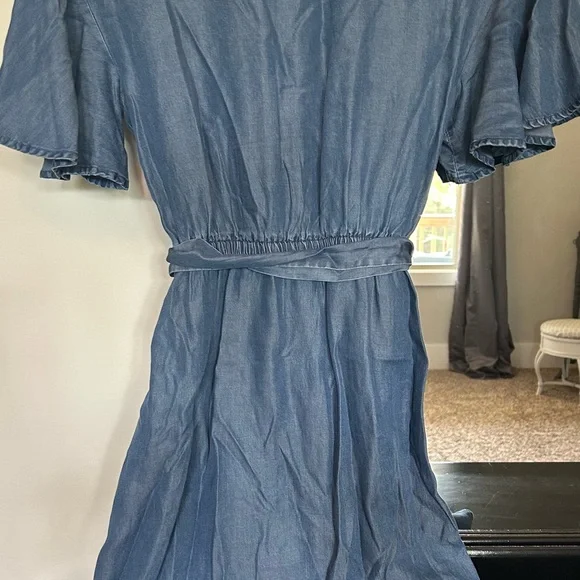 Adorable Jean dress with side slit/ruffles. - Picture 4 of 5